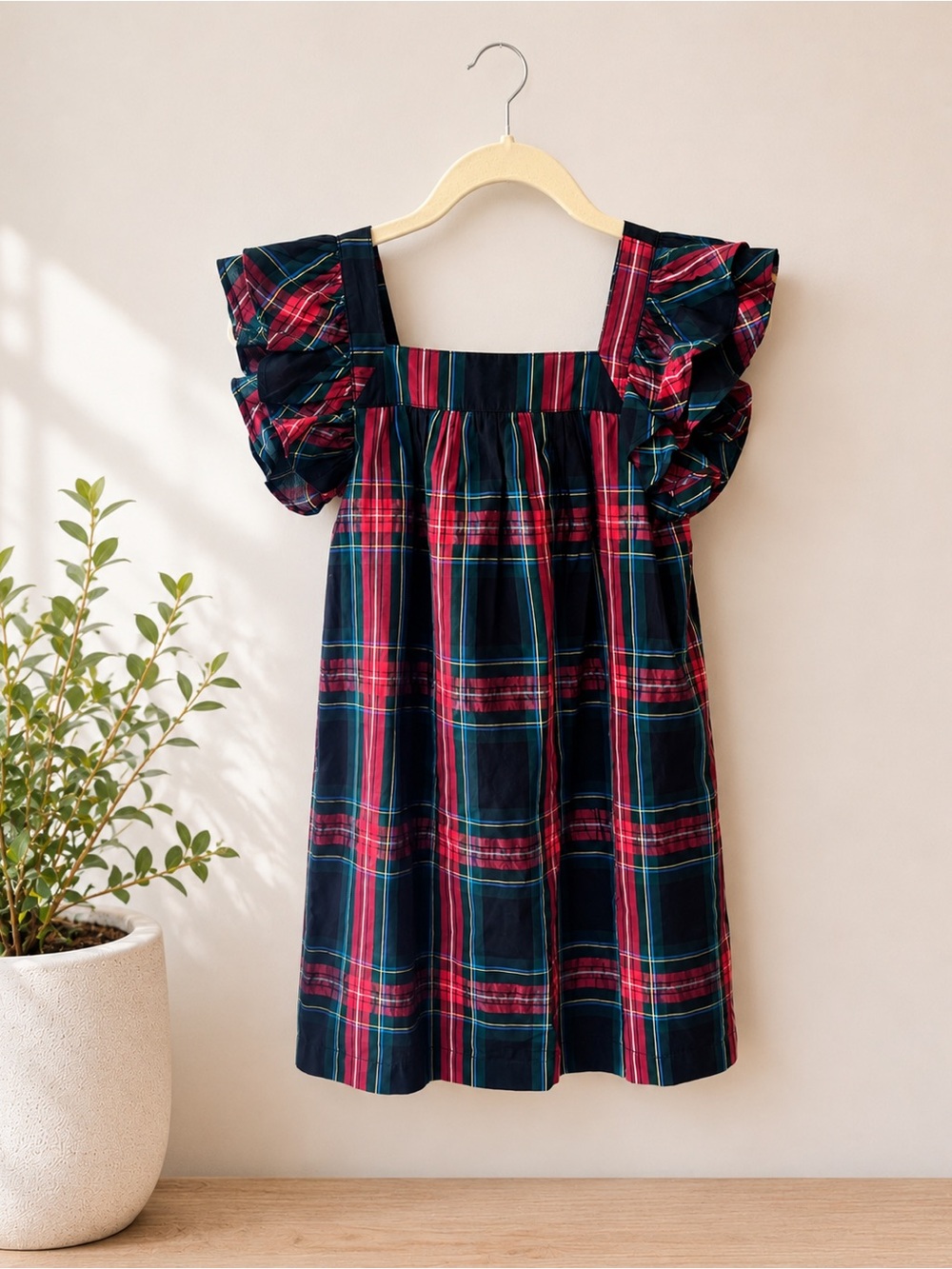 Vineyard Vines Red and Green Plaid Ruffle-Shoulder Girls Dress - NWT  (Small)